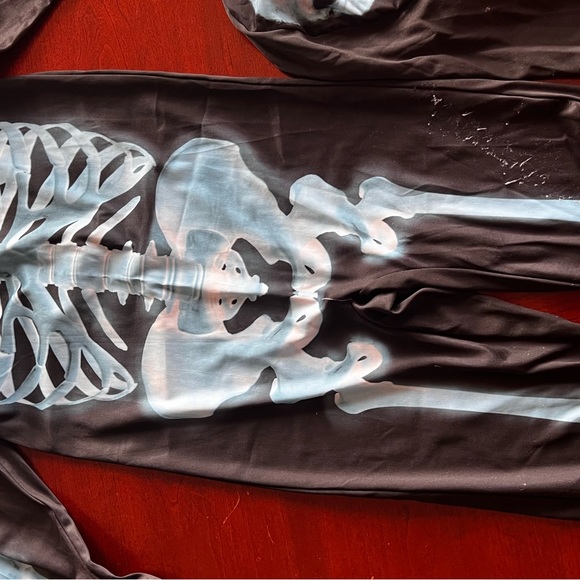 Skelton Costume - Picture 2 of 6